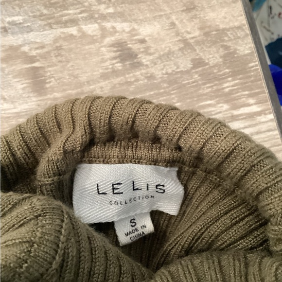 Le Lis Military Green Ribbed Top - Picture 8 of 8